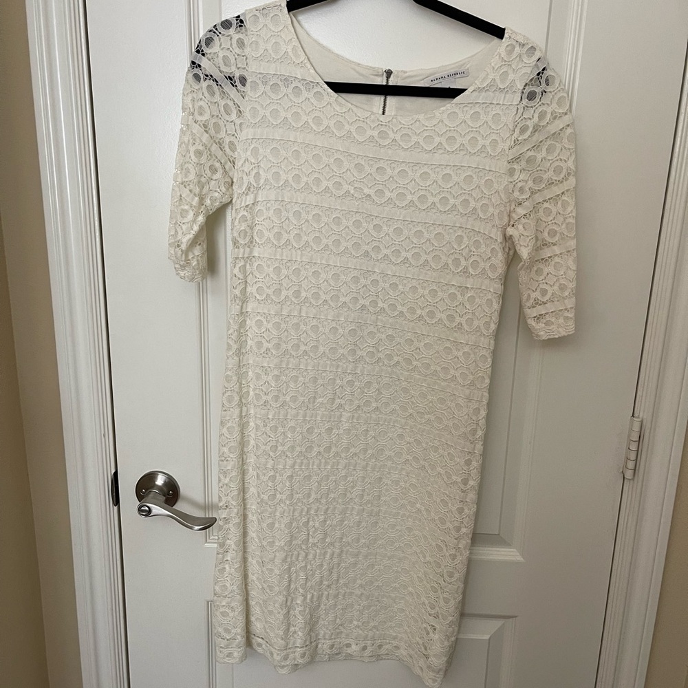 Banana Republic ivory lace dress 1/2 sleeves fully lined